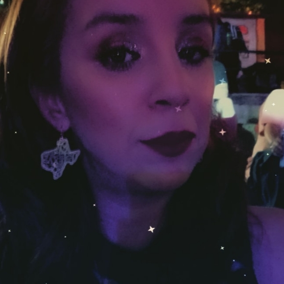 Meet your Posher, Lisa - Picture 2 of 2